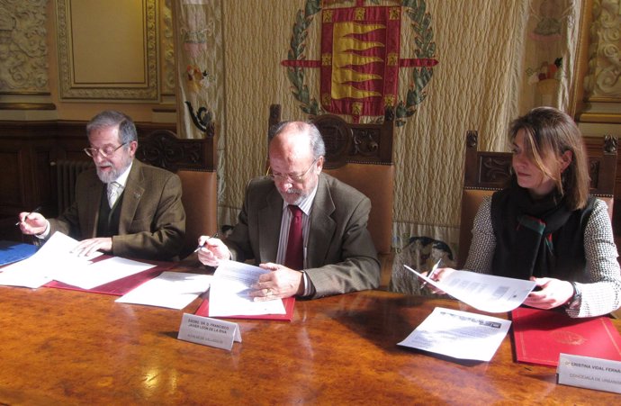 Firma del convenio entre el Ayuntamiento de Valladolid y la UVA