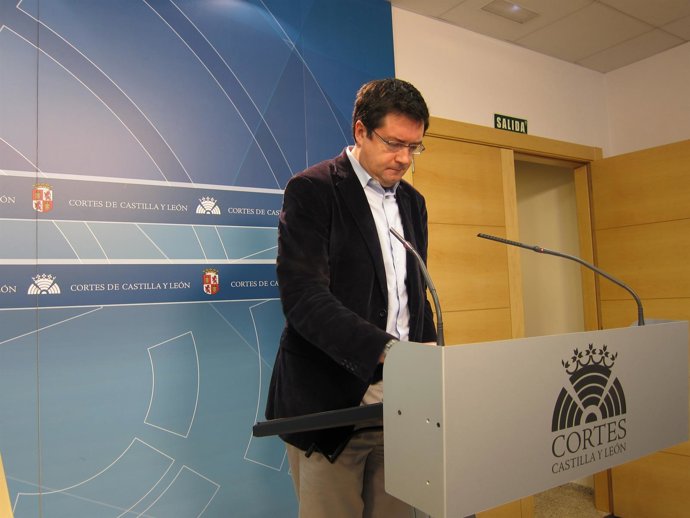 El secretario de Organización del PSOE tras la reunión del Grupo Socialista