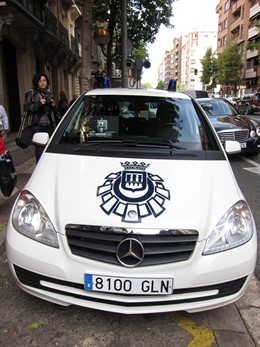 Imagen del 'multacar' aparcado esta mañana en Vara de Rey