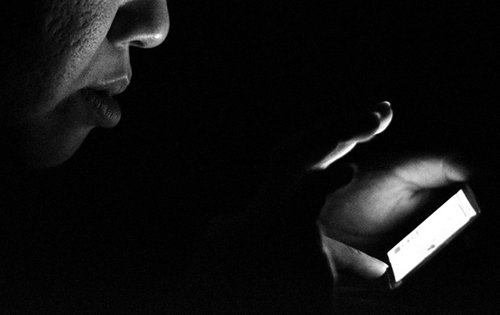 Juegando con un videojuego para móviles móvil iphone