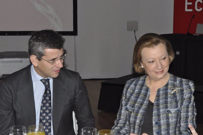 El director de Heraldo, Mikel Iturbe, y la presidenta, Luisa Fernanda Rudi. 