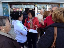 La portavoz del PSOE, María Gámez, en la Carretera de Cádiz