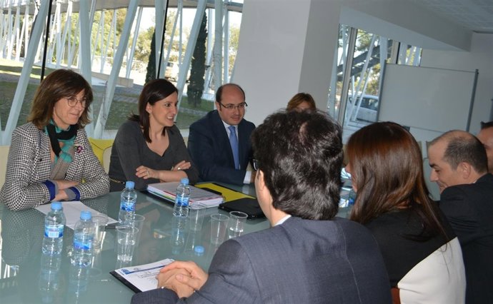 Los equipos de las consejerías de Educación de Murcia y Valencia