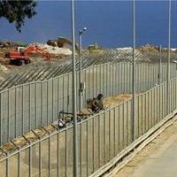 La Guardia Civil frena varios intentos de asaltos masivos a la valla de Melilla