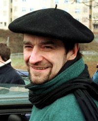 Los etarras denunciados por genocidio 'Txikierdi', 'Peio el Viejo' y 'Antxon' se encuentran en libertad