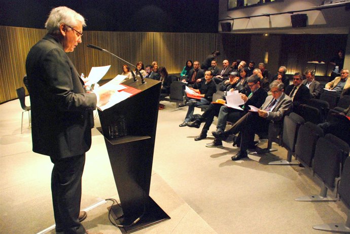 Ferran Mascarell en la primera reunión