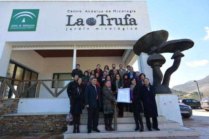 Asistentes al acto en La Trufa