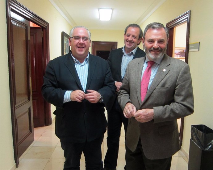El alcalde de Andújar, junto al primer teniente de alcalde, y el subdelegado (d)