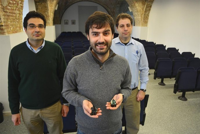 David Rodenas, rodeado de Antonio Javier y Felipe García 