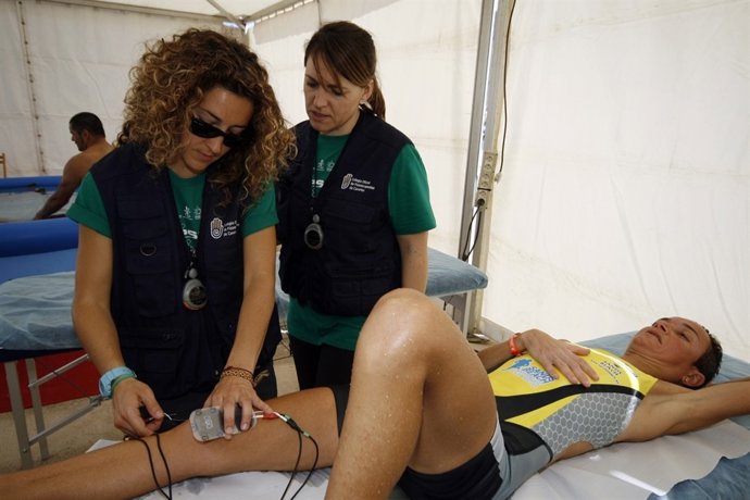 Fisios trabajando en el Desafío Octava Isla 2013