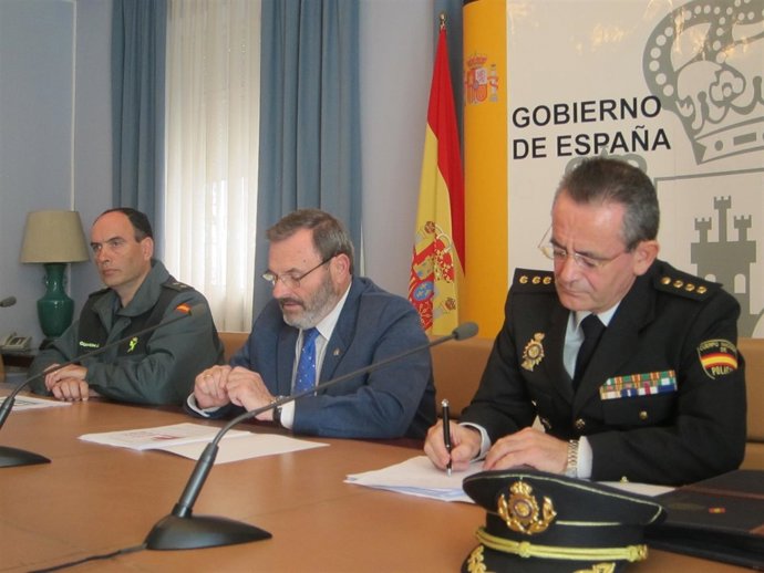 Francisco Javier Almiñana, Juan Lillo y Jesús Herranz, en rueda de prensa.