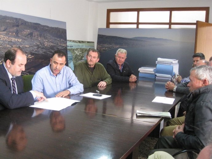 Reunión de Ortiz Bono con regantes de 'Sol y Arena'