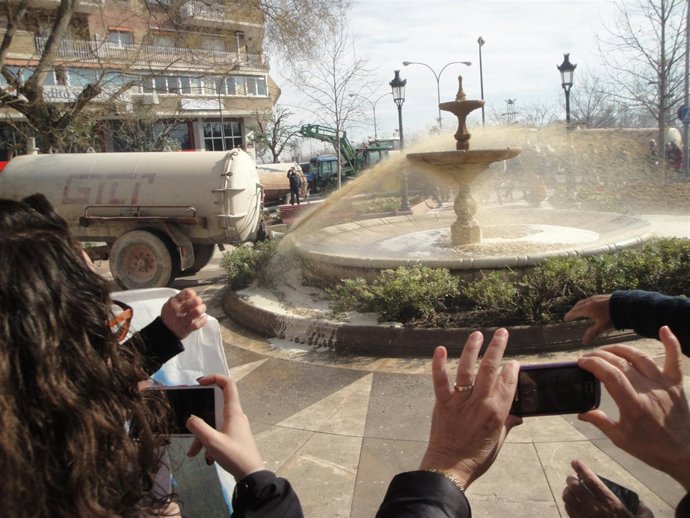 Ganaderos de Lleida lanzas purines a una fuente