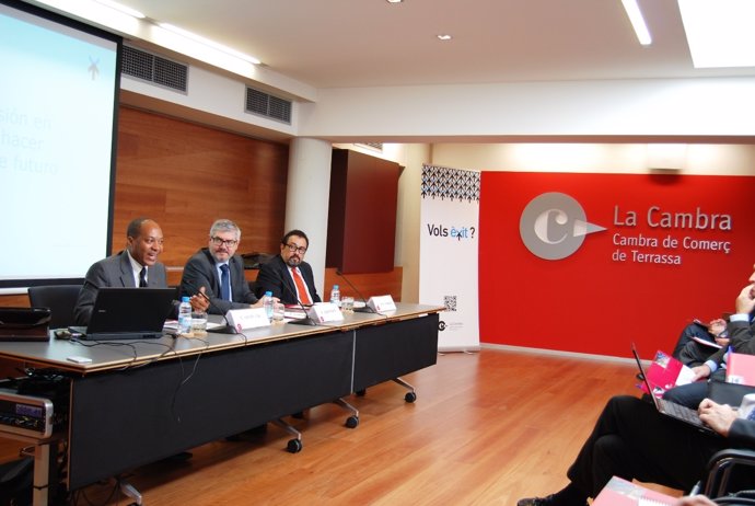 El analista Xavi Joia, Josep Prats (Cámara) y Jordi Torrents (Banco Sabadell).