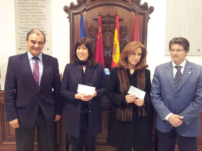 UCOMUR dona 40.000 euros a la Mesa Solidaria del Ayuntamiento de Lorca