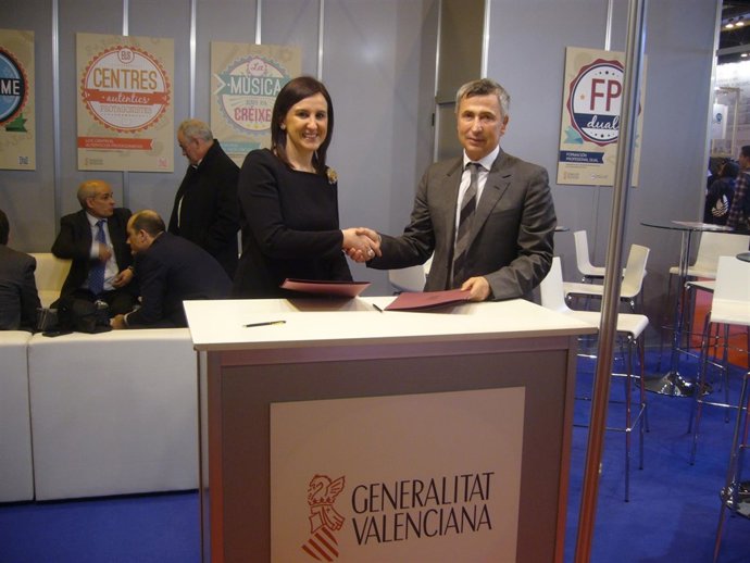 Educación suscribe un acuerdo con Cuadernos Rubio