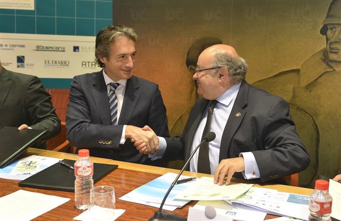 Firma del convenio de los Premios UCem