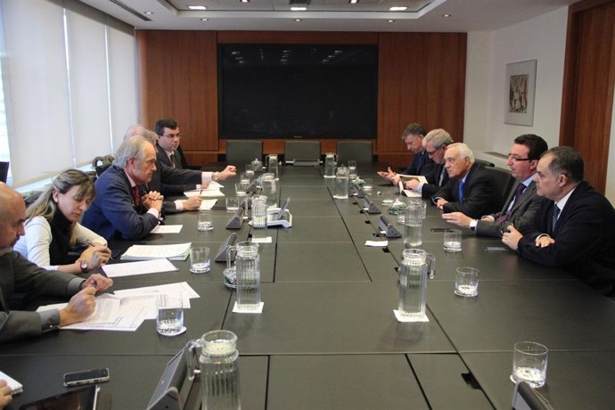 Reunión de dirigentes del PP de Huelva con presidente de ADIF. 