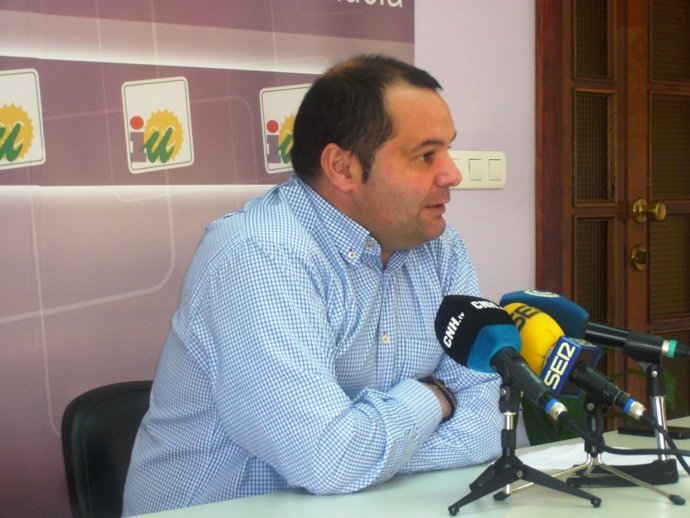 El portavoz de IULV-CA en la Diputación de Huelva, Rafael Sánchez Rufo.