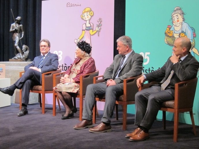 El presidente catalán A.Mas, P.Bayés, J.M.Solé y X.Mallafré.