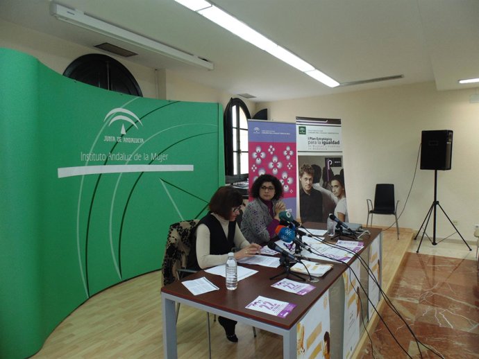 Rueda de prensa en el IAM en Huelva. 