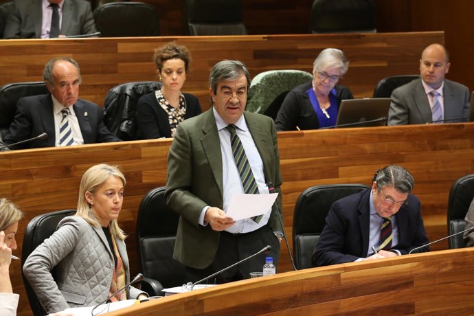 Francisco Álvarez-Cascos y diputados de Foro Asturias en la Junta General