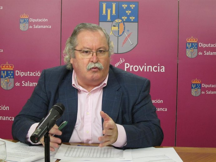 José Prieto, informa del servicio de recogida de residuos en la provincia.