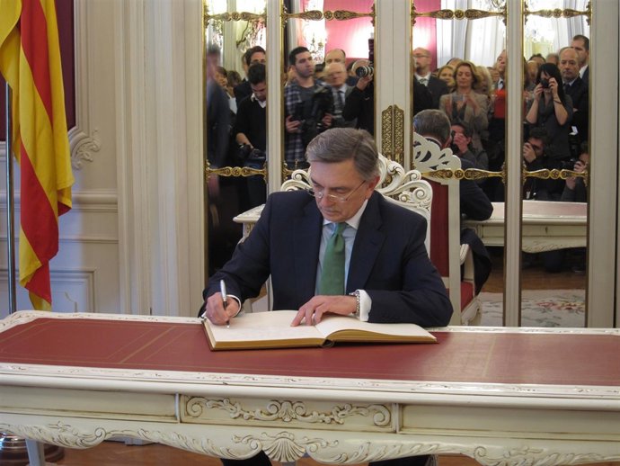 El embajador de la Federación Rusa en España, Yuri Korchagin, en las Corts.