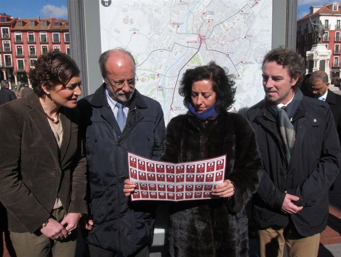 Presentación del panel con las rutas 'Caminar es bueno en Valladolid'