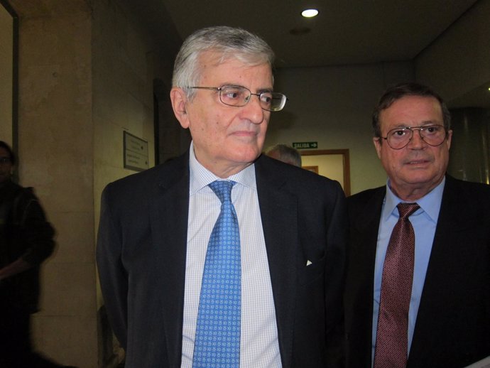 Torres-Dulce y López Coig durante la visita a los juzgados de Benalúa