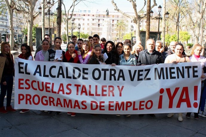 IU con los afectados.