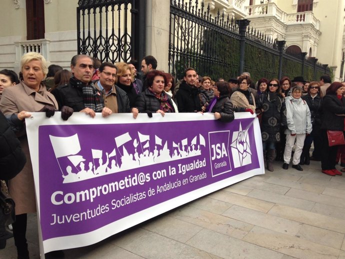 Concentración del PSOE para exigir retirada de la reforma de la Ley del Aborto 