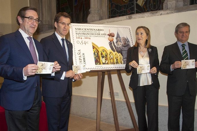  Alcalde De Santiago, Feijóo, Ana Pastor Y Presidente De Correos Presentan Sello