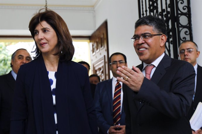 Ministra de Exteriores de Colombia, María Holguín, y el de Venezuela, Elías Jaua
