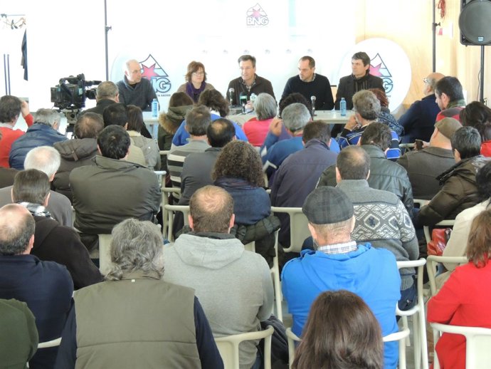 El portavoz nacional del BNG, Xavier Vence, interviene en el acto en A Illa