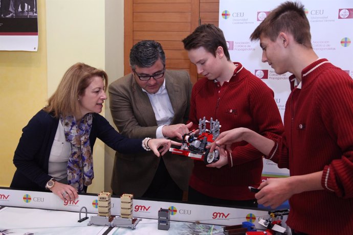Demostración del robot del equipo del Colegio Lledó International School 