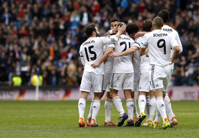 El Real Madrid celebra el triunfo ante el Elche