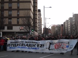 Manifestación de Kontuz para pedir elecciones en Navarra.