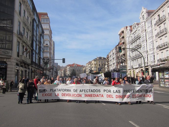 Manifestación de afectados por las preferentes en Cantabria
