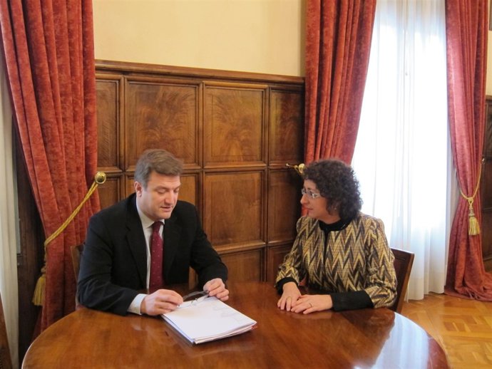 Bretón recibe a Purificación Varona