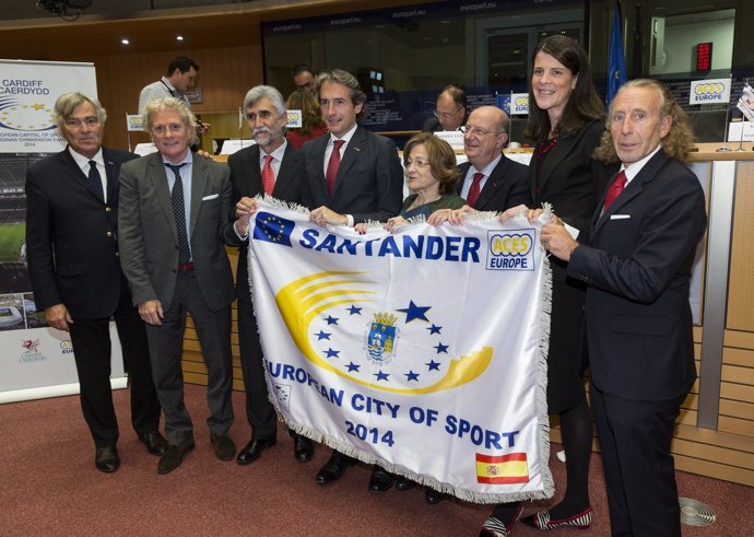 Recogida de bandera acreditativa de Ciudad Europea del Deporte 2014