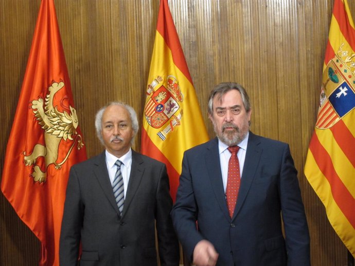 El alcalde Belloch y el ministro de Cooperación saharaui, Brahim Mojtar