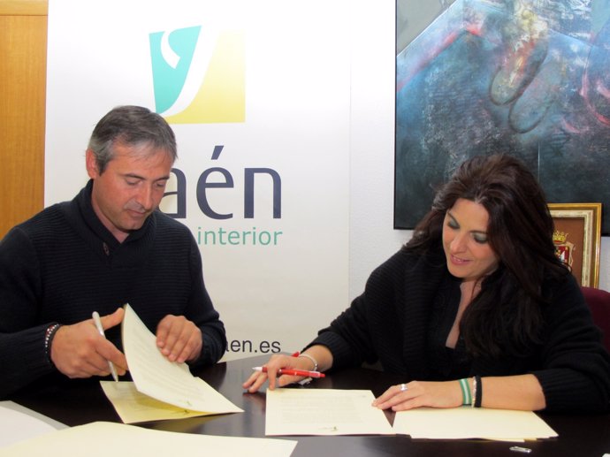 Firma de convenio entre la Diputación de Jaén y el Ayuntamiento de Noalejo