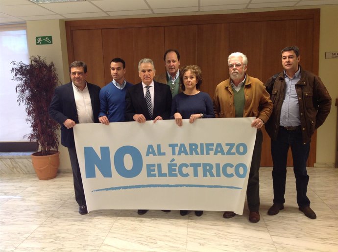 Regantes en contra de tarifa eléctrica.