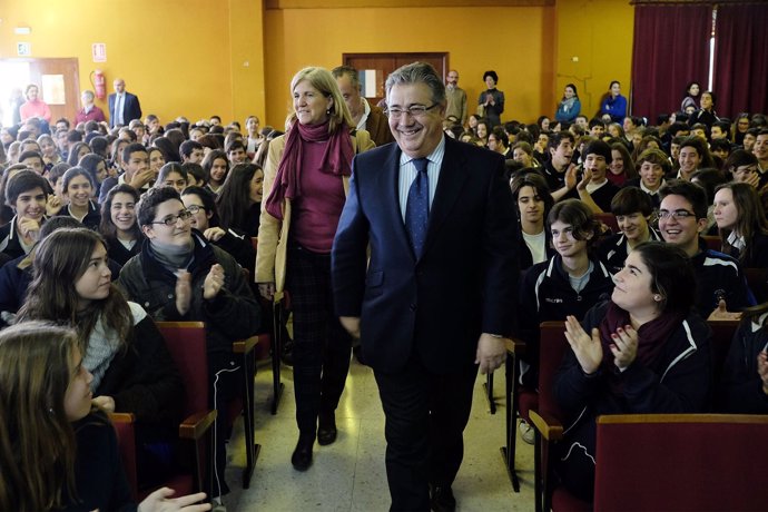 Zoido asiste a la apertura de la semana andaluza del colegio Sagrado Corazón