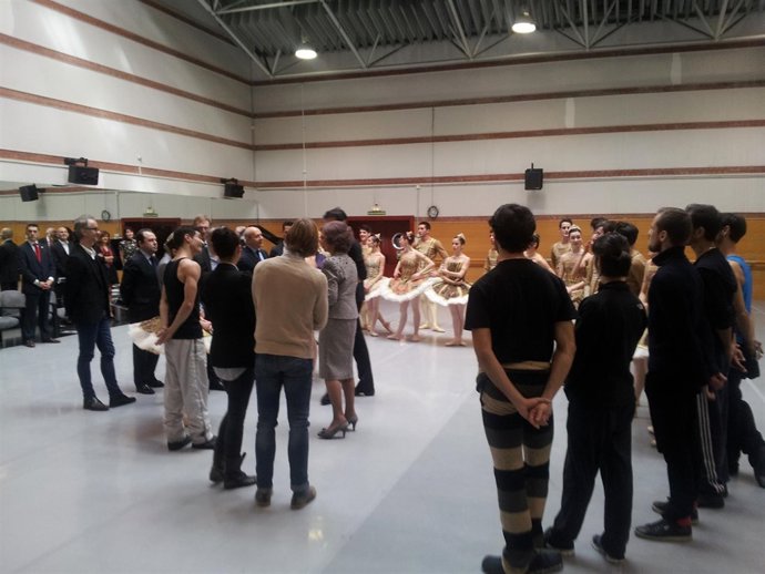 Reina visita Ballet Nacional y Compañía Nacional de Danza