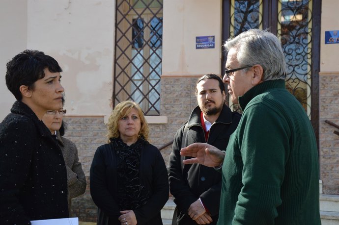 Morillas y Fernández Ibar, con trabajadores de Enfermería de la Diputación.