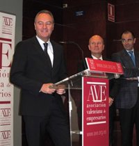 Fabra critica que el PSPV acompañe al TC a los trabajadores de RTVV tras oponerse a reducir su coste