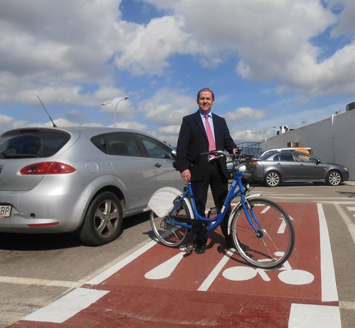 Vallejo en la inauguración del carril bici de Son Cladera