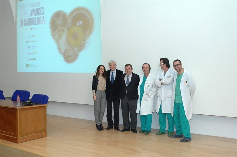 Cardiólogos del Hospital Reina Sofía revisan